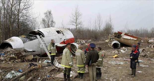 Polské letadlo spadlo v ruském Smolensku 10. dubna. Při katastrofě zemřelo 96 lidí.