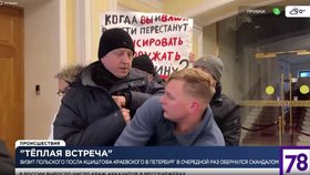 Aktivisté v Rusku napadli polského velvyslance Krzysztofa Krajewského.