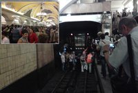 Velký požár v moskevském metru zranil až 31 lidí: 5000 cestujících museli evakuovat