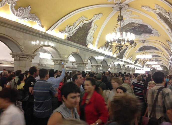 Z metro muselo být evakuováno na 5000 lidí