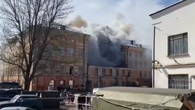 Požár ve výzkumném ústavu ministerstva obrany v ruském městě Tver. (21.4.2022)