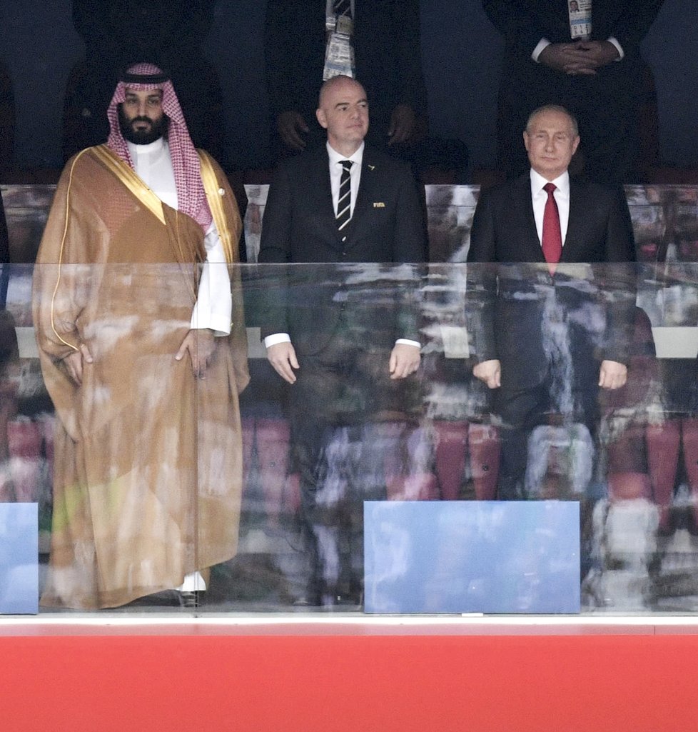 Rusko hostí MS ve fotbale. Vladimir Putin se šéfem FIFA Infantinem a korunním princem ze Saúdské Arábie bin Salmánem