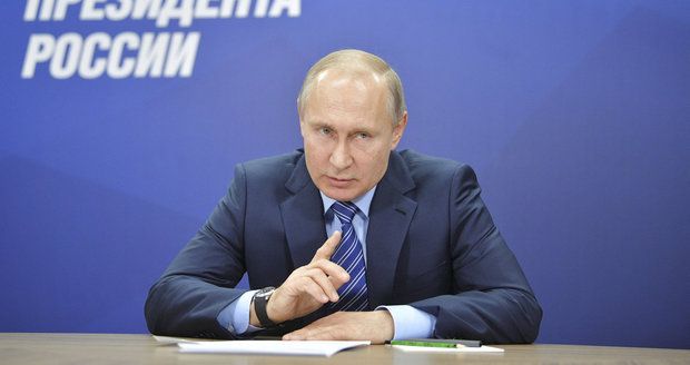 Putin za den získal 200 000 podpisů pro kandidaturu. Usiluje o 4. mandát