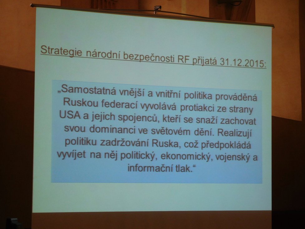 Z prezentace A. Mitrofanova: Dle tohoto se řídí ruská armáda.