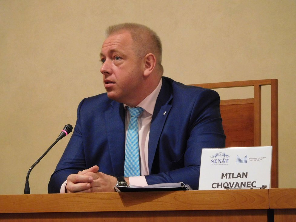 Ministr vnitra Milan Chovanec na semináři k ruské propagandě na půdě Senátu