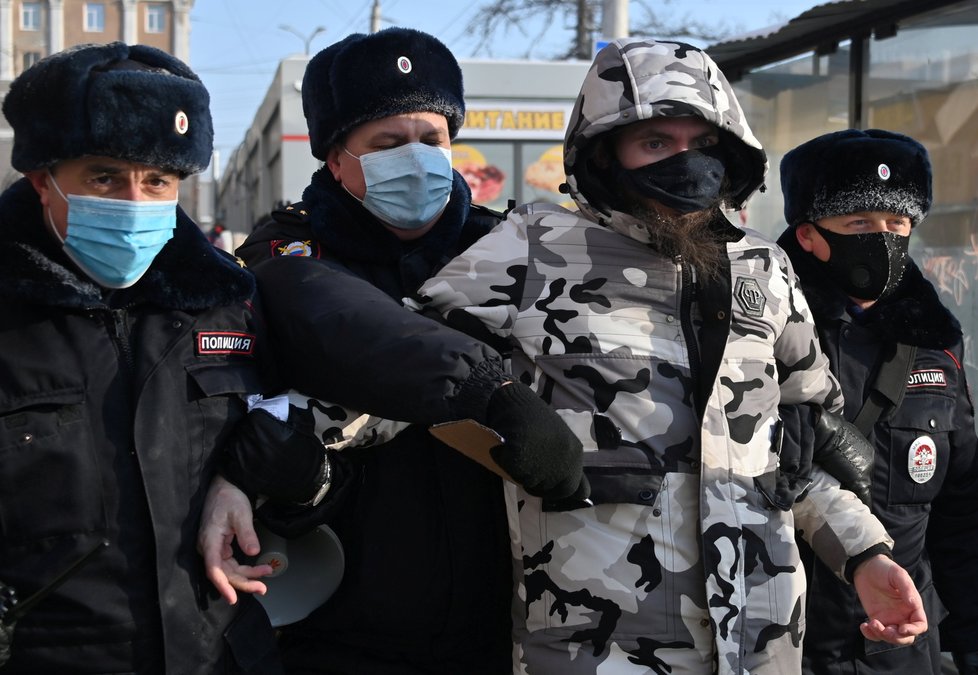 Desítky lidí byly zatčeny v Rusku při demonstracích na podporu opozičního předáka Alexeje Navalného, (23.01.2021).