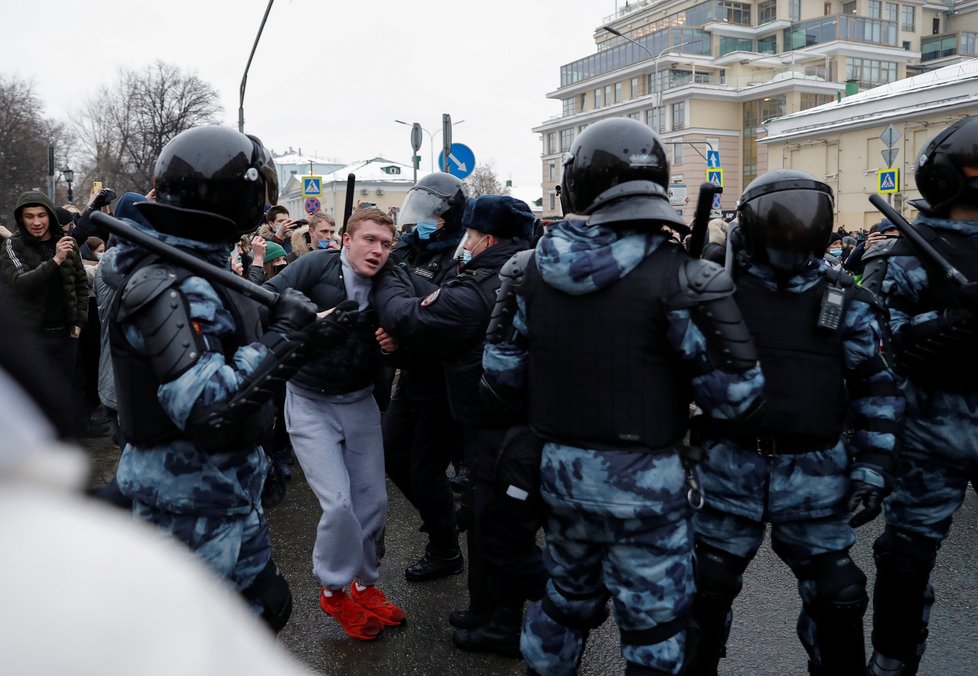 Při protestech na podporu Navalného bylo zatčeno přes 1000 lidí (23. 01. 2021).
