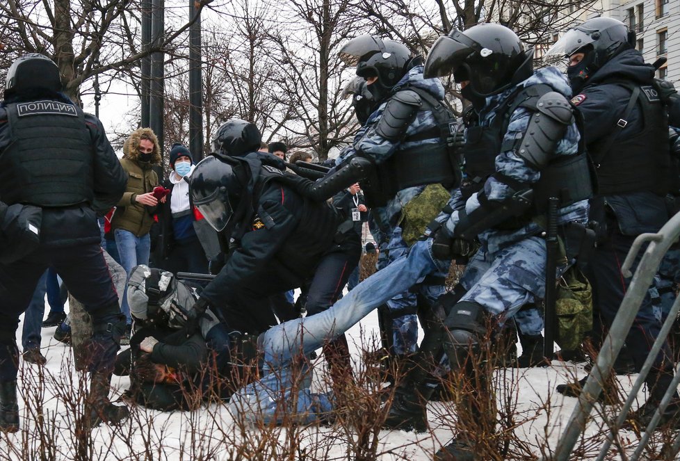 Při protestech na podporu Navalného bylo zatčeno přes 1000 lidí (23. 01. 2021).