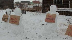 Proti Putinovi protestují už i sněhuláci, demonstrace skončila nenásilně