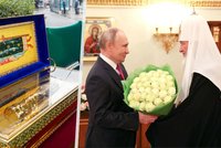 Putinova svatá válka: Rusové vykopali světce, jeho ruku poslali na frontu, ať pomůže v boji