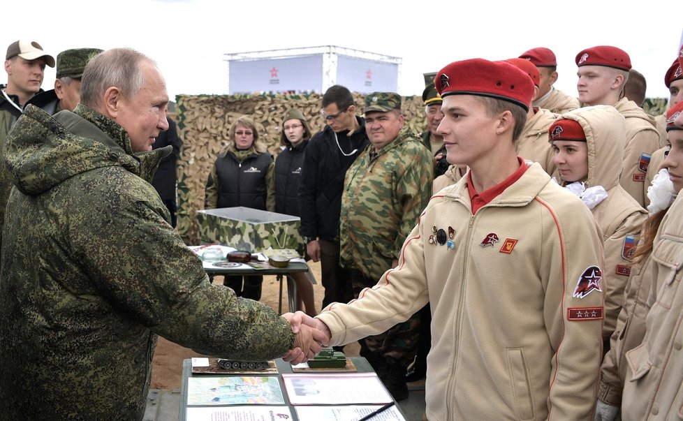 Prezident Vladimir Putin se setkal s ruskou armádou