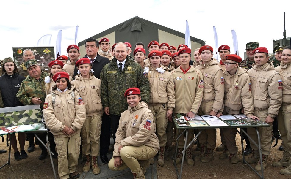 Kadetům by se studia nemusela počítat do služby, navrhuje ministerstvo financí.