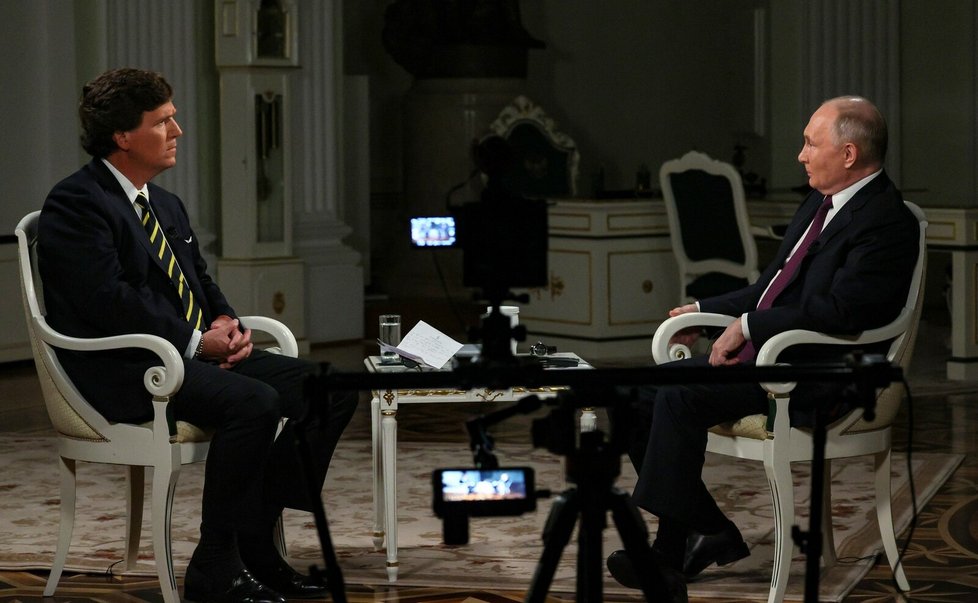 Interview Tuckera Carlsona s Vladimirem Putinem (9. 2. 2024)