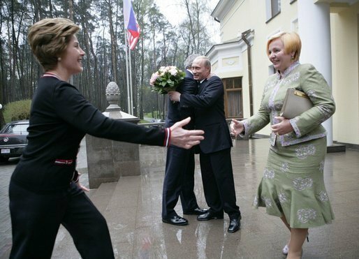 Novo Ogarjovo: První dámy Ruska Laura Bushová a Ljudmila Putinová, v pozadí jejich manželé, 2005