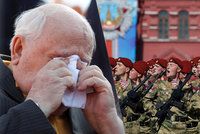 Tisíce vojáků, „neviditelné“ letouny a plačící Gorbačov: Rusko slaví Den vítězství