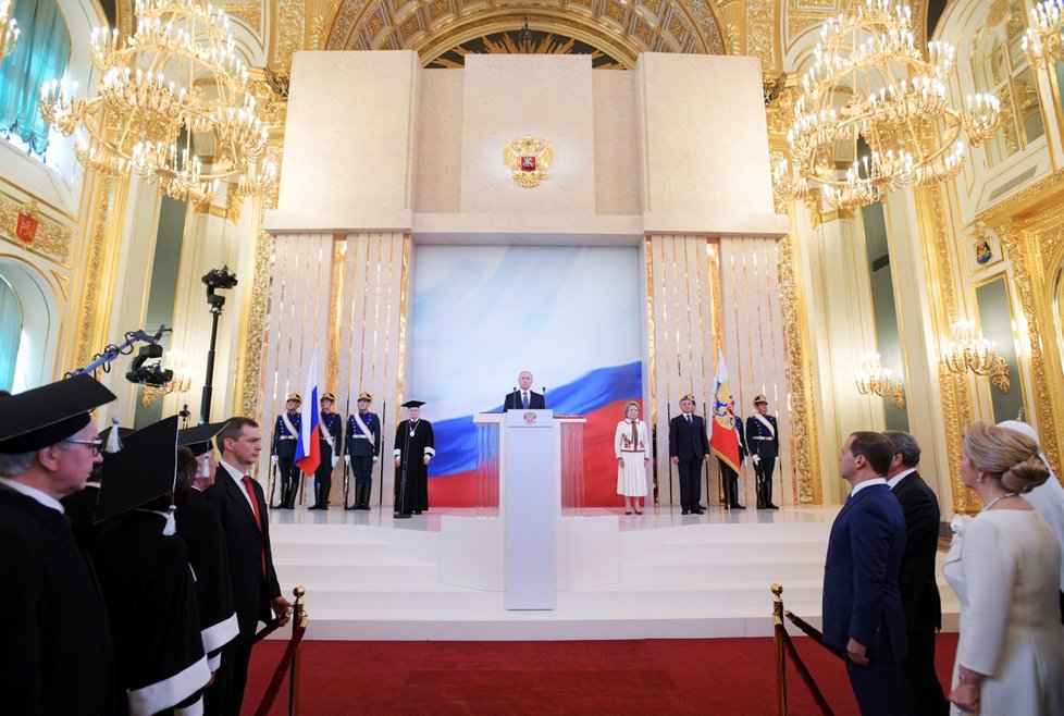 Vladimir Putin složil prezidentskou přísahu a stal se počtvrté prezident Ruské federace. Nejspíše se však bude jednat o jeho poslední prezidentský mandát (7.5.2018)