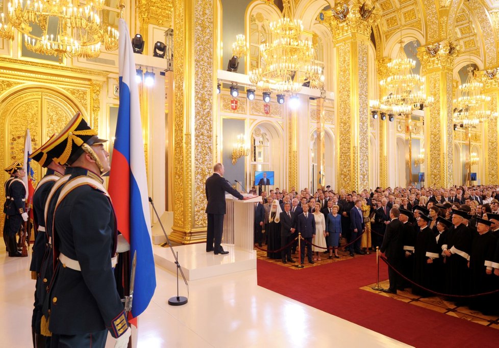 Vladimir Putin složil prezidentskou přísahu a stal se počtvrté prezident Ruské federace.  „Učiním vše, abych posílil moc, prosperitu a slávu Ruska,“ prohlásil (7.5.2018).