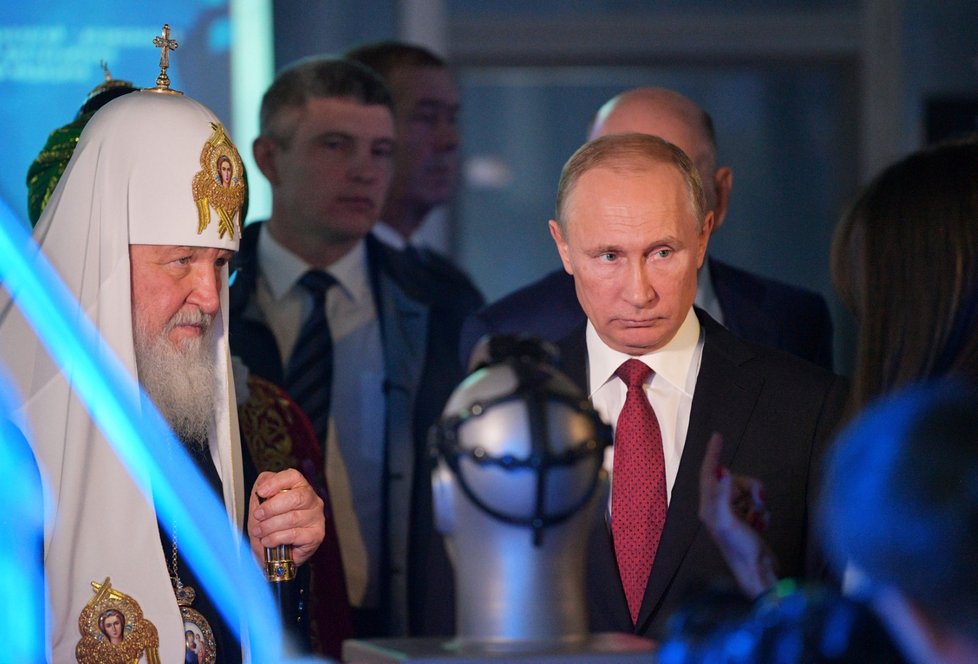 Na výstavě ruského prezidenta doprovázeli i představitelé nejdůležitějších ruských církví.