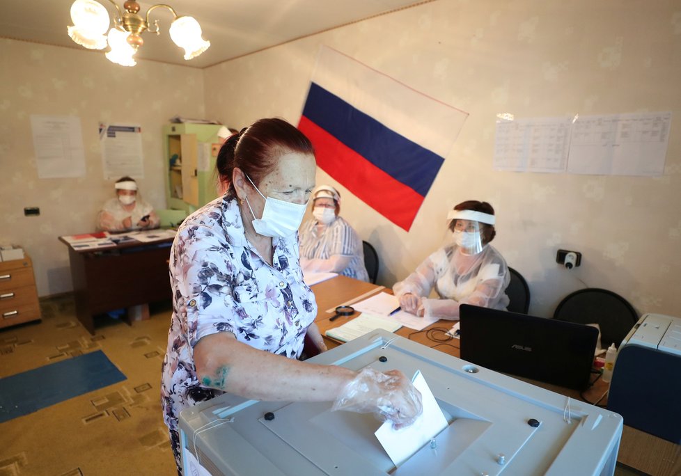 V Rusku končí referendum, Putinovi prodlouží léta v Kremlu, (01.07.2020).