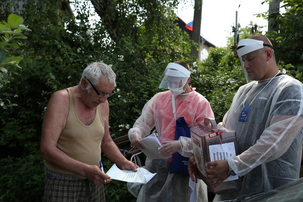 V Rusku končí referendum, Putinovi prodlouží léta v Kremlu, (01.07.2020).