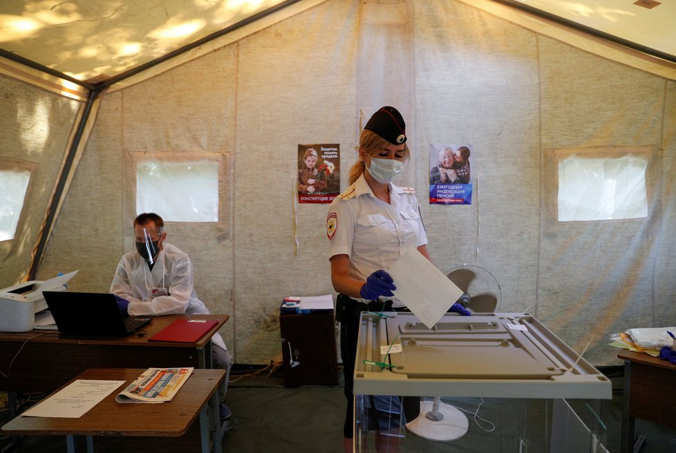 V Rusku končí referendum, Putinovi prodlouží léta v Kremlu (01. 07. 2020).