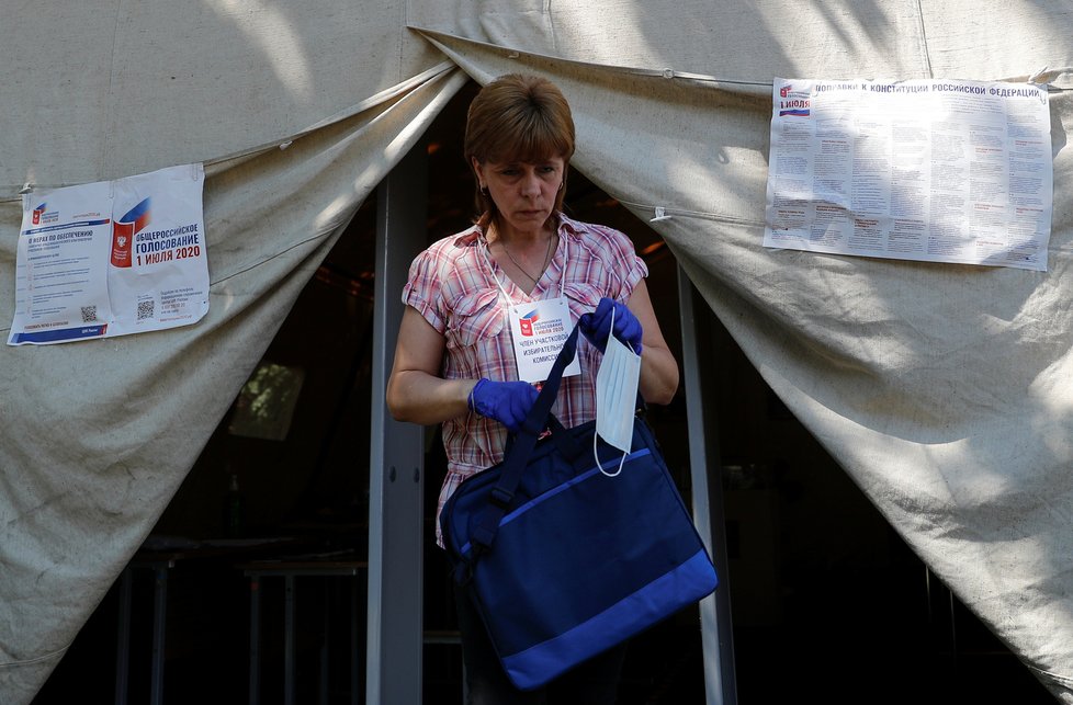 V Rusku končí referendum, Putinovi prodlouží léta v Kremlu, (01.07.2020).