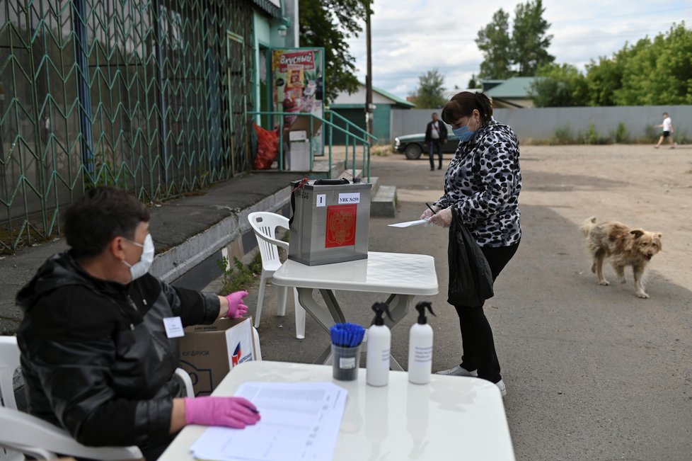 V Rusku končí referendum, Putinovi prodlouží léta v Kremlu, (01.07.2020).