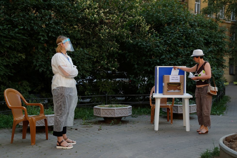 V Rusku končí referendum, Putinovi prodlouží léta v Kremlu, (01.07.2020).