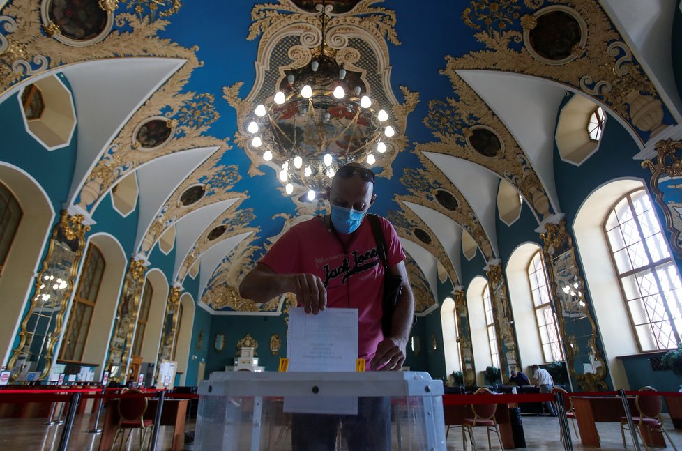 V Rusku končí referendum, Putinovi prodlouží léta v Kremlu, (01.07.2020).