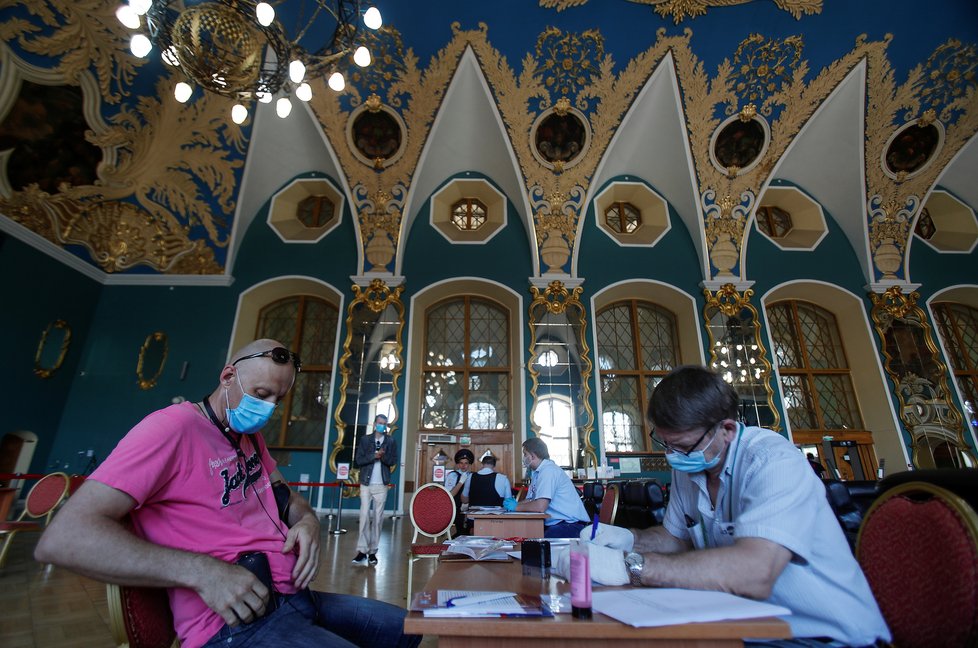 V Rusku končí referendum, Putinovi prodlouží léta v Kremlu, (01.07.2020).