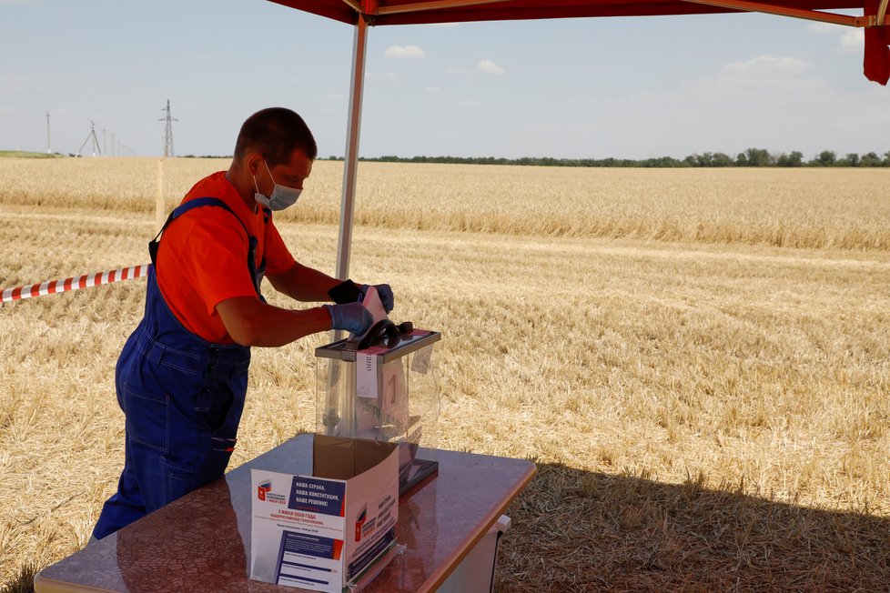 V Rusku končí referendum, Putinovi prodlouží léta v Kremlu (01. 07. 2020).