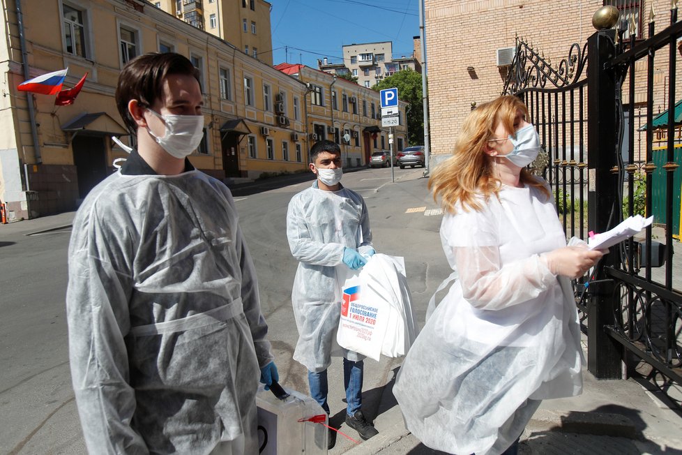 V Rusku končí referendum, Putinovi prodlouží léta v Kremlu, (01.07.2020).