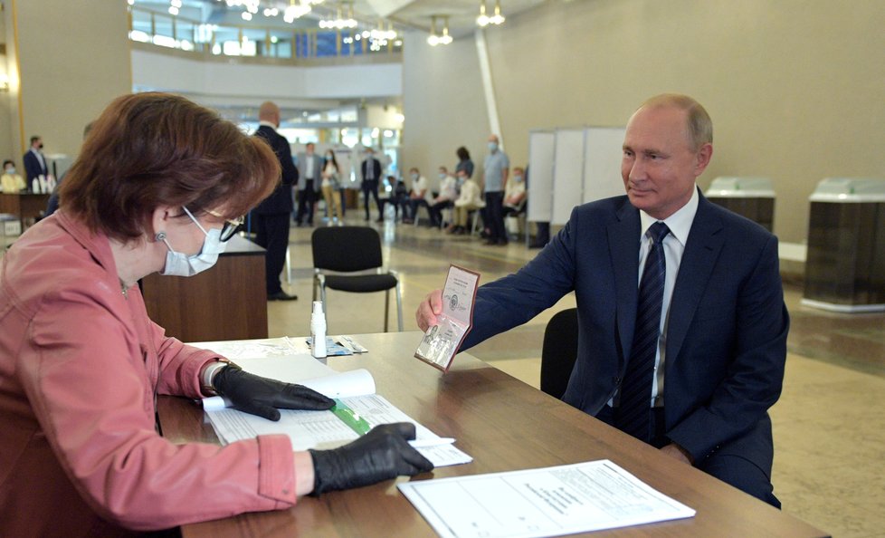 V Rusku končí referendum, Putinovi prodlouží léta v Kremlu (01. 07. 2020).