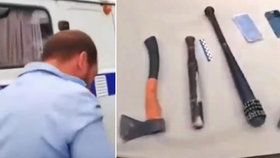 Muž zadržený policií v Čemodanovce a nalezené zbraně