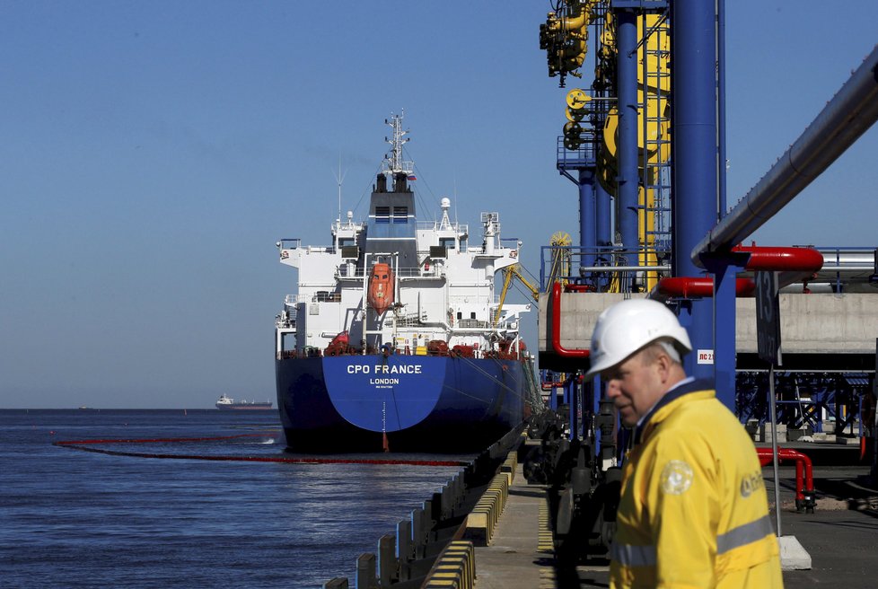 Rusko přerušilo dodávky ropovodem Družba přes jižní větev, která směřuje i do ČR