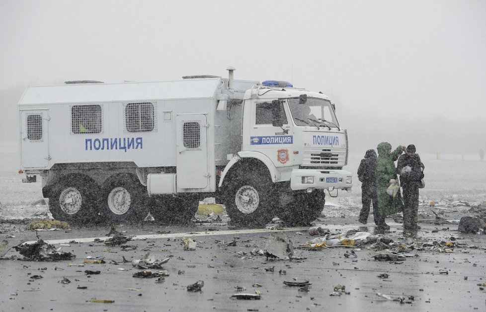 Trosky letadla FlyDubai, které se v sobotu 19. března zřítilo nedaleko přistávací dráhy v Rostovu na Donu.