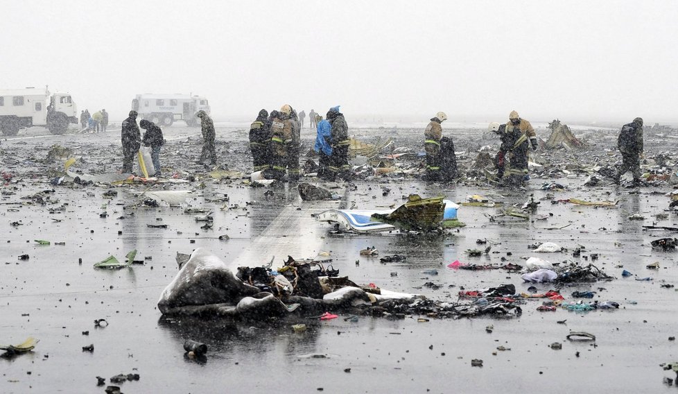 Zbytky letadla, které havarovalo u Rostova