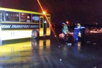 Řidič minibusu vjel do protisměru: 12 pasažérů zemřelo, on jediný přežil