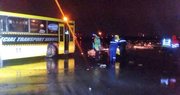 Řidič minibusu vjel do protisměru: 12 pasažérů zemřelo, on jediný přežil. (ilustrační foto)