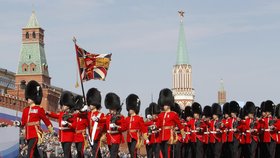 Na Rudém náměstí se poprvé objevily i vojenské jednotky Velké Británie