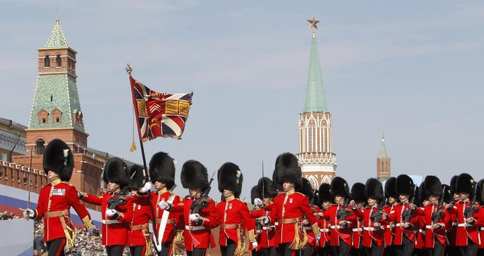 Na Rudém náměstí se poprvé objevily i vojenské jednotky Velké Británie