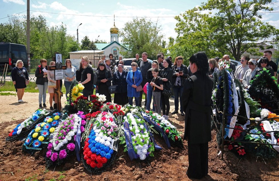 Pohřeb ruského ženisty Danila Dumenka, který padl na Ukrajině (26. 5. 2022).