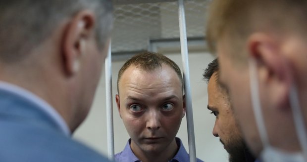 Donášel Česku citlivé ruské informace bývalý novinář? Safronova podpořili kolegové