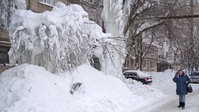 Ruské město Saratov uvízlo pod přívaly sněhu