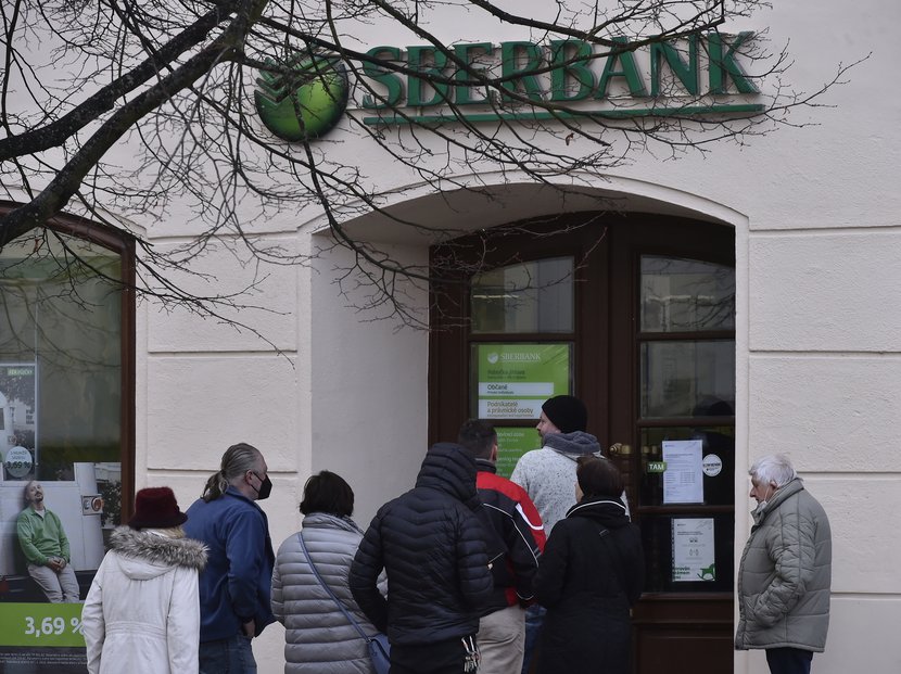 Sberbank v Česku má po útoku Rusů na Ukrajinu problém (25.2.2022)