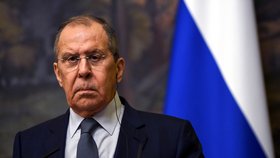 Lavrov mířil do Srbska, okolní země mu zakázaly přelet. Teleportaci neovládáme, říkají Rusové