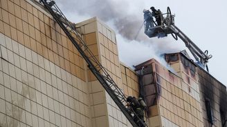 Požár v sibiřském nákupním centru si zatím vyžádal přes šedesát obětí