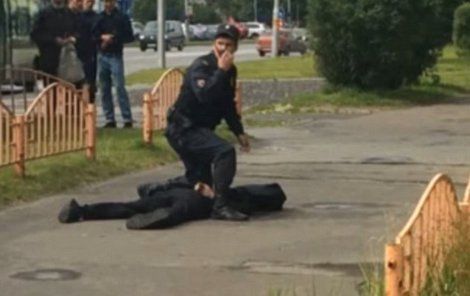 V sibiřském městě Surgut pobodal muž nožem osm lidí