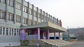 Škola v Komsomolsku, kde učitelka zbila žáka