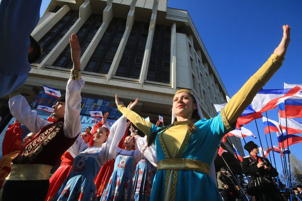 Krym dva roky od sjednocení s Ruskem, obyvatelé slaví.